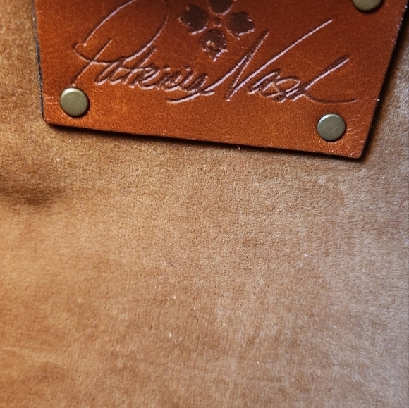 Patricia Nash Rienzo Leather Shoulder Bag. Model: Rienzo. Group: Burnished - Picture 7 of 9